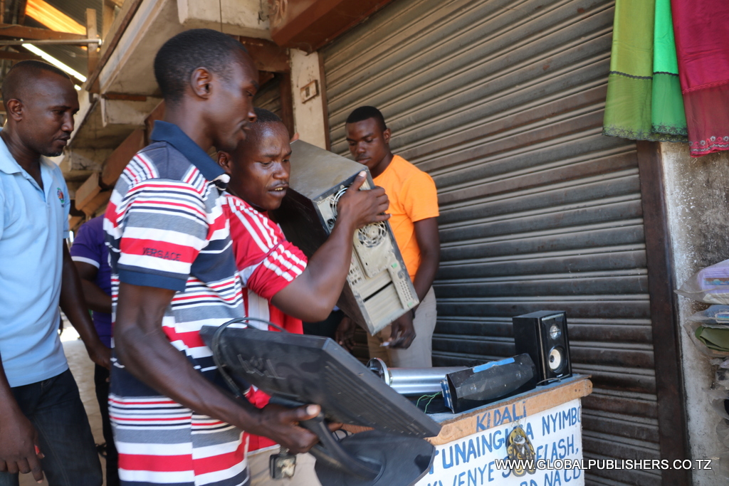 OPERESHENI YA KUKAMATA WEZI KAZI ZA WASANII YAENDELEA DAR - Global Publishers