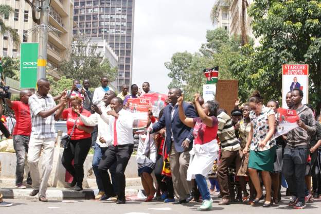 Wananchi Washerehekea Uamuzi wa Mahakama Nairobi (Video + Pichaz)