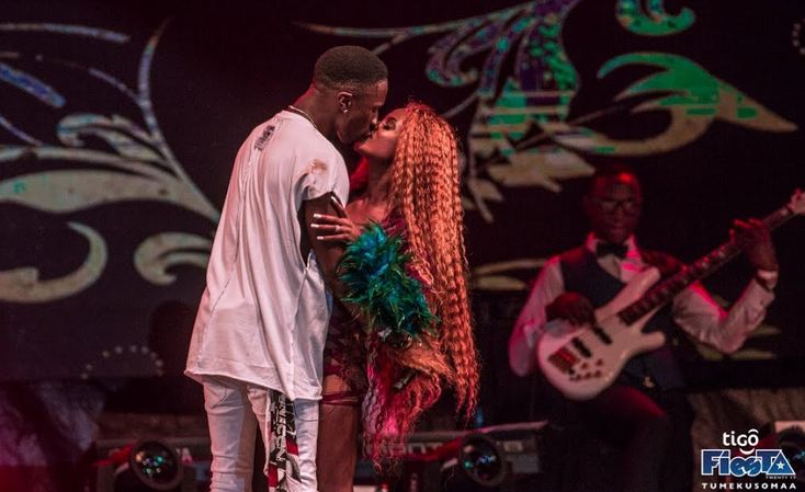 Denda la Jux na Vanessa Kwenye Jukwaa la Fiesta Laleta Maswali (Video) - Global Publishers