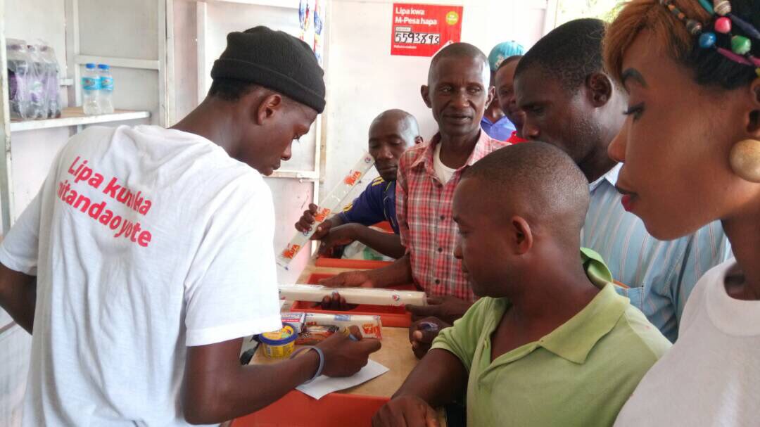 Video: Huduma ya Pesa ni M-Pesa Ilivyobamba Watumiaji wa Vodacom Dar! - Global Publishers