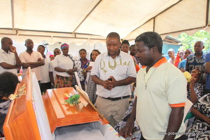 Mwili wa Mary Bukos Waagwa Dar - Global Publishers