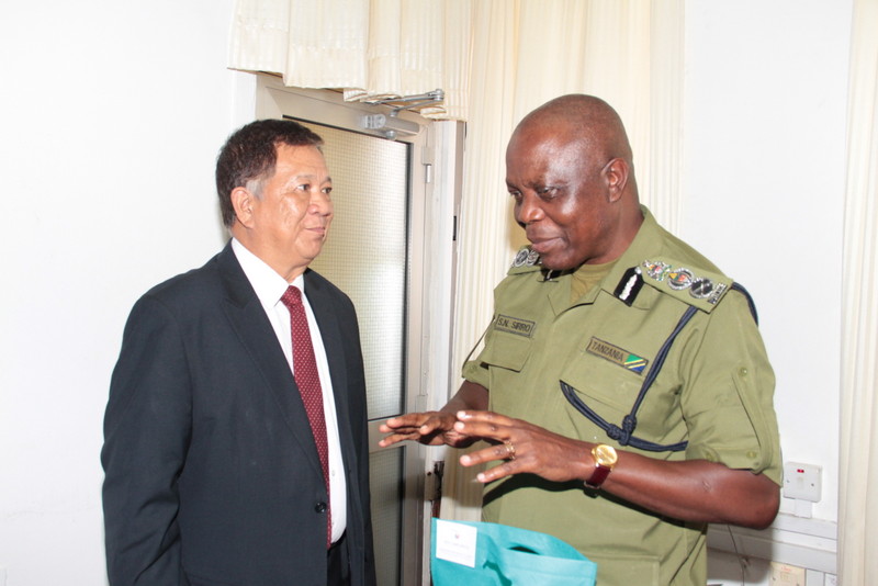 BALOZI WA UFILIPINO AKUTANA NA IGP SIRRO - Global Publishers