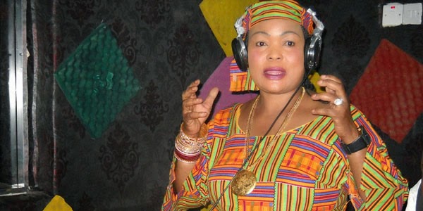 GLOBAL ENTERTAINMENT LIVE: Asha Barakah Agomea Shoo za Laki Tano - Global Publishers