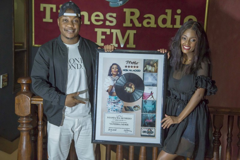 Vee Money Atwaa Tuzo ya Maalum ya NYOTA WA MCHEZO - Global Publishers