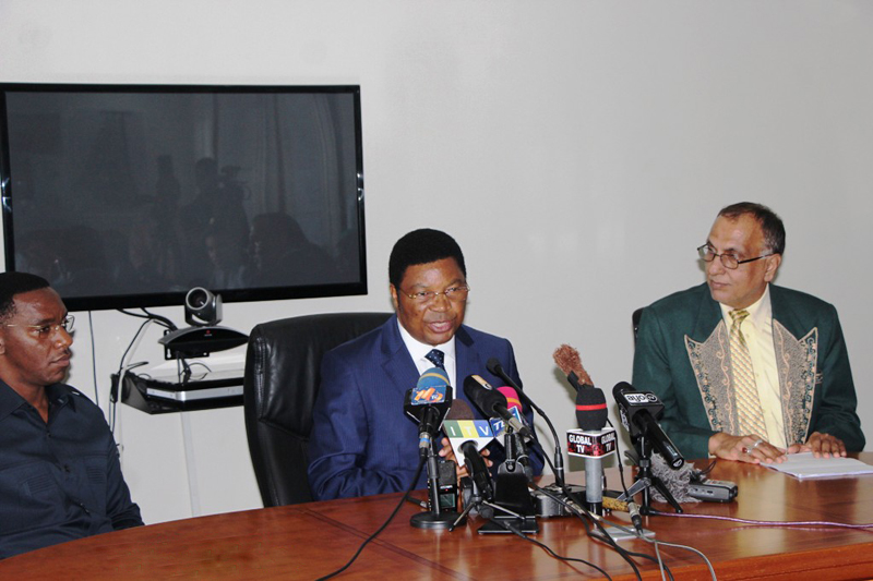 MBUNGE AKABIDHI MISAADA YA CHAKULA KWA WAZIRI MKUU - Global Publishers