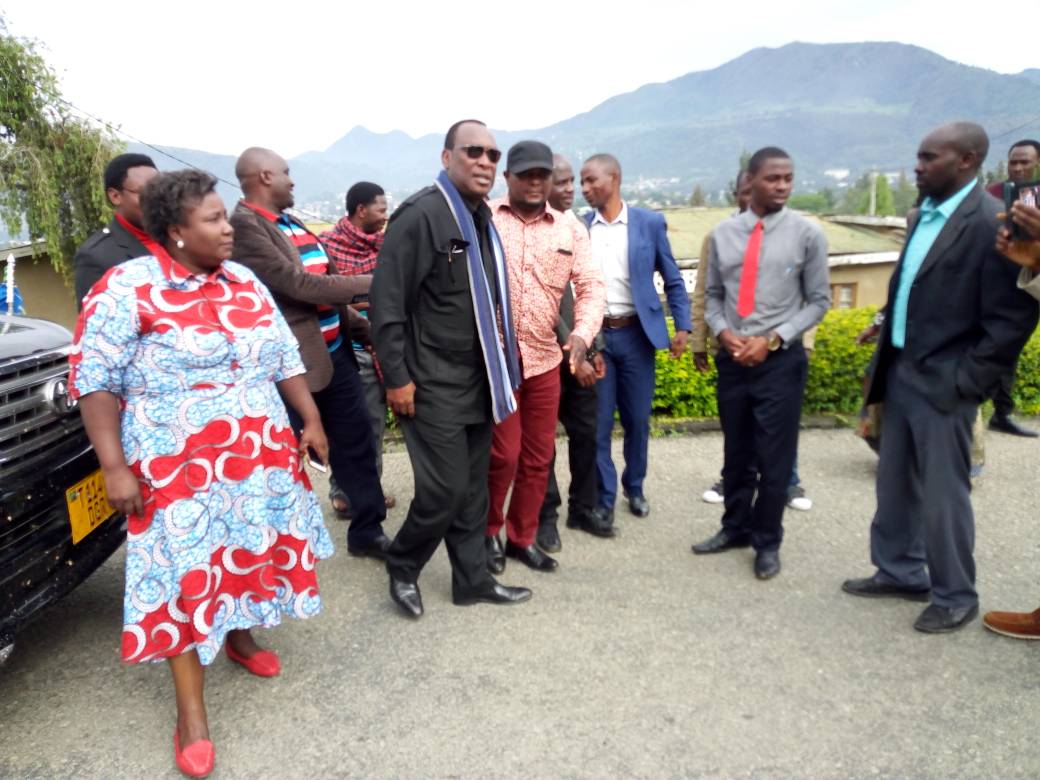 GLOBAL HABARI: Mbowe Atua Mbeya Kusikiliza Kesi ya Sugu - Global Publishers