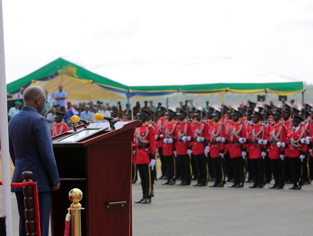 RAIS  MAGUFULI AWATUNUKU KAMISHENI MAOFISA WAPYA 192 JWTZ (PICHA +VIDEO) - Global Publishers