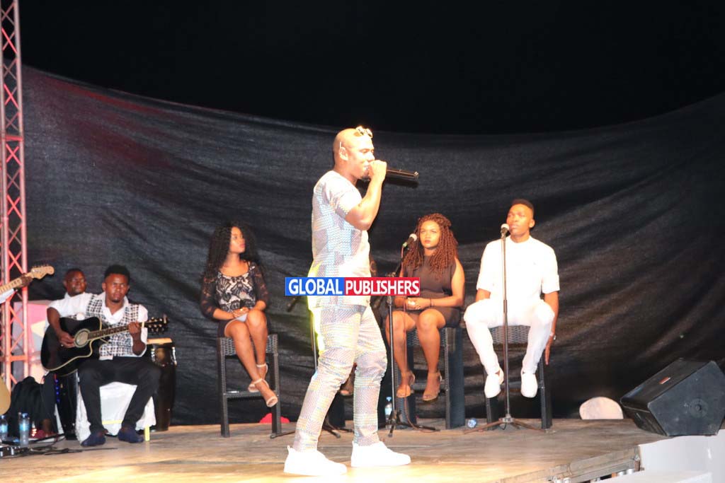 Papii Kocha, Twanga Kunogesha Bonanza La Macarena - Global Publishers