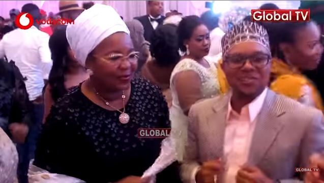 HARUSI YA KIBA: Mama Salma kikwete Akicheza na Mwanaye Ridhiwani – Video - Global Publishers