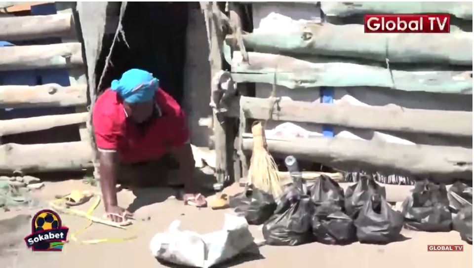 INASIKITISHA!! Mama Mlemavu Akimbiwa na Wanae Auza Mkaa – Video - Global Publishers