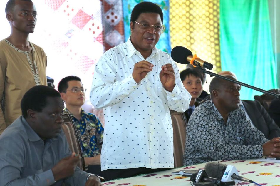 Waziri Mkuu ‘Akinukisha’ Kwenye Kiwanda cha Urafiki, Atoa Masaa - Global Publishers