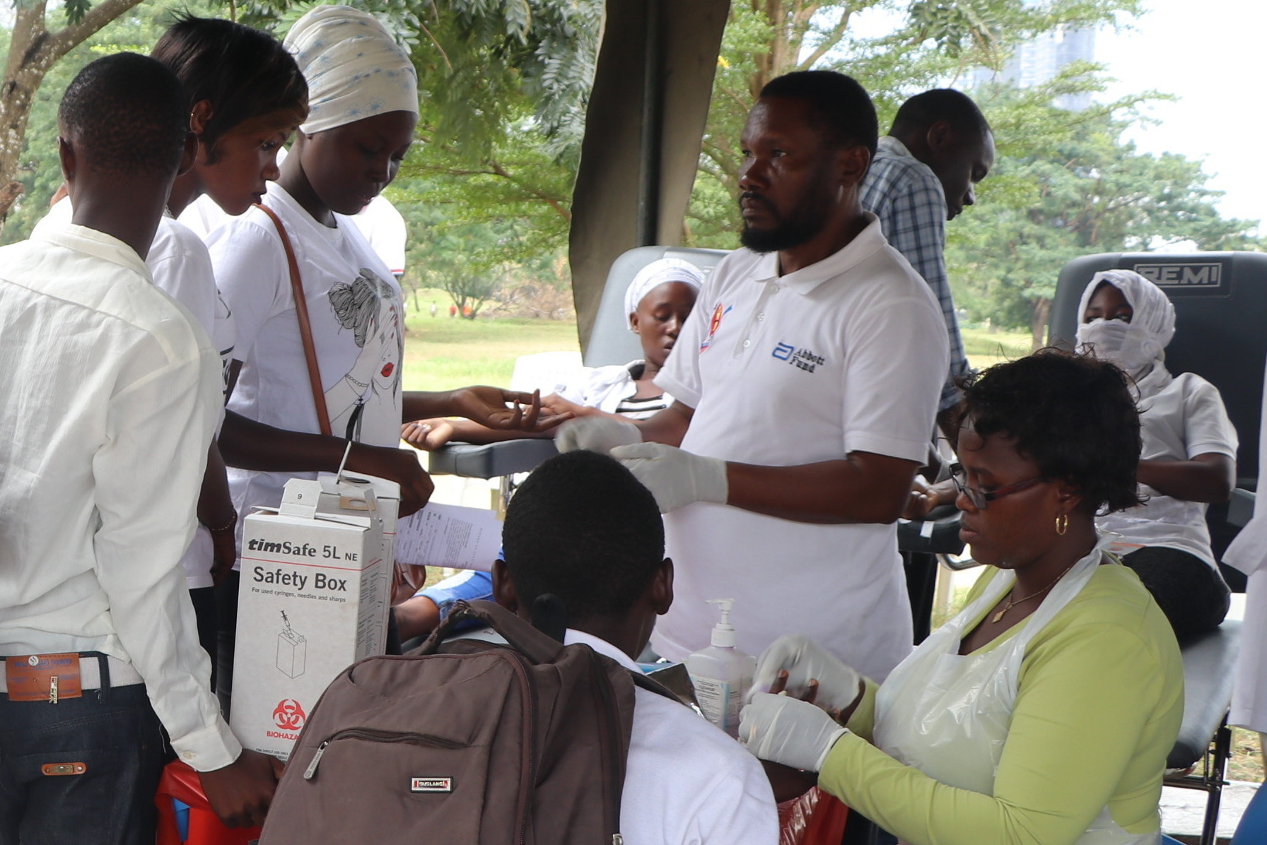 WAZALENDO WAJITOLEA DAMU - Global Publishers