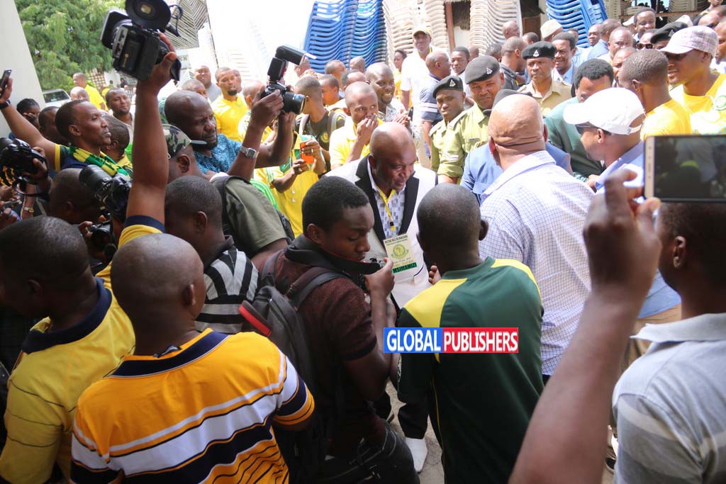 Mashabiki Wanavyojiandaa Kwa Mechi ya leo Taifa -Video - Global Publishers