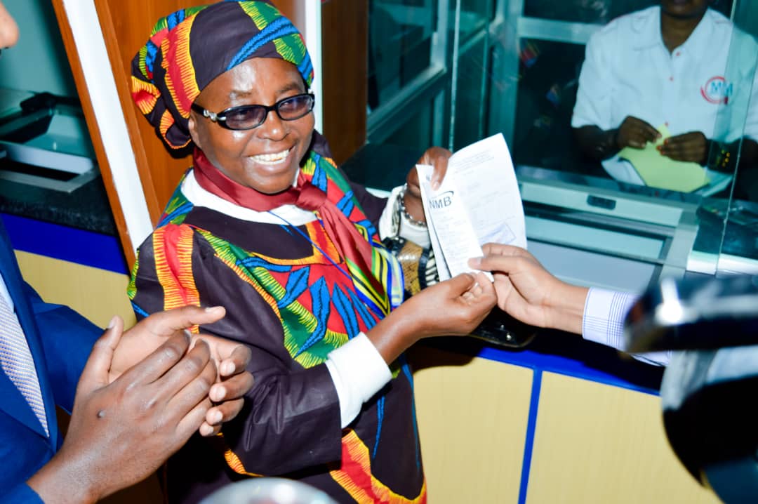 RC, SINGIDA AWATAKA WAKULIMA, WAFANYABIASHARA KUWEKA FEDHA BENKI - Global Publishers