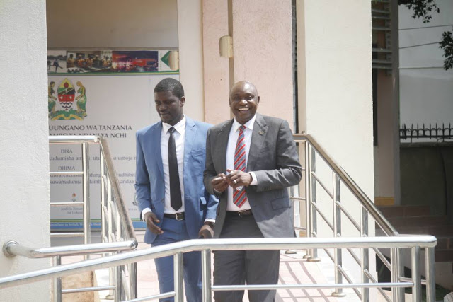 BREAKING NEWS: LUGUMI AKUTANA NA WAZIRI KANGI LUGOLA - Global Publishers