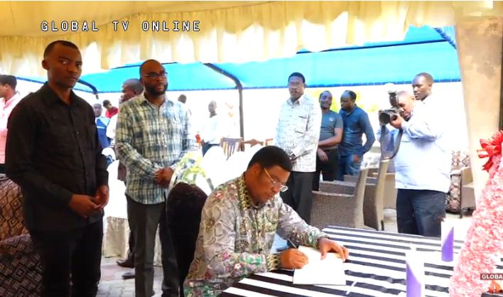 BREAKING: Majaliwa Awasili Msibani kwa Mama wa Eric Shigongo – Video - Global Publishers