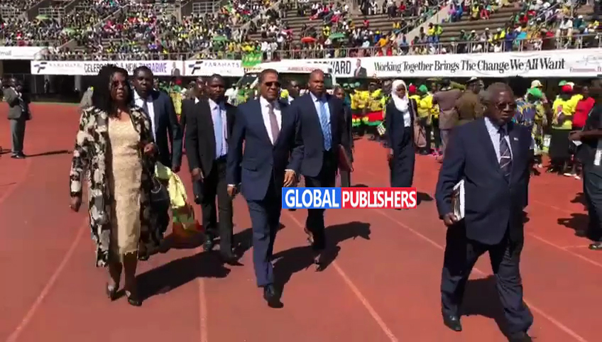 RAIS MSTAAFU KIKWETE ALIVYOWASILI UWANJANI HARARE, ZIMBABWE - Global Publishers