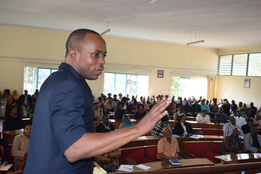DC JERRY MURO AOMBA USHIRIKIANO ARUMERU - Global Publishers
