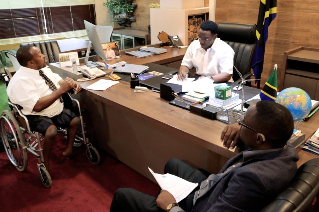 Makonda Awapa Miezi 4 Waajiri Kuwaajiri Walemavu - Global Publishers