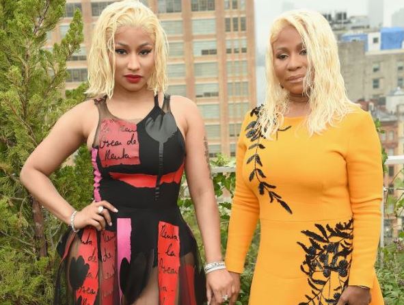 Nicki Minaj, Mama’ke Wavutia Shoo ya Oscar De La Renta - Global Publishers