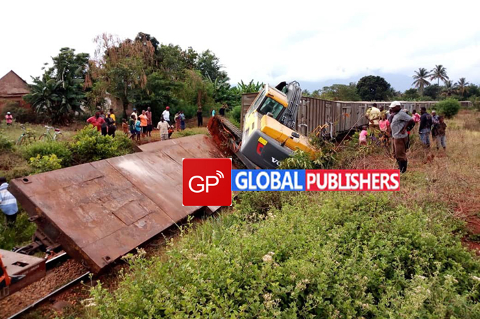 Breaking News: Mabehewa ya treni Yaanguka Morogoro - Global Publishers