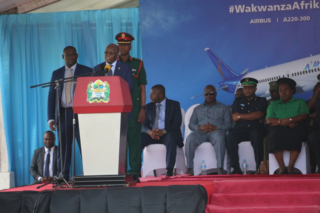 Magufuli Amzawadia Milioni 10 Aliyeitorosha Ndege – Video - Global Publishers