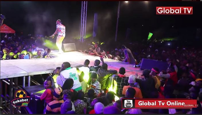 ALICHOKIFANYA MBOSO JUKWAA LA WASAFI FESTIVAL IRINGA - Global Publishers