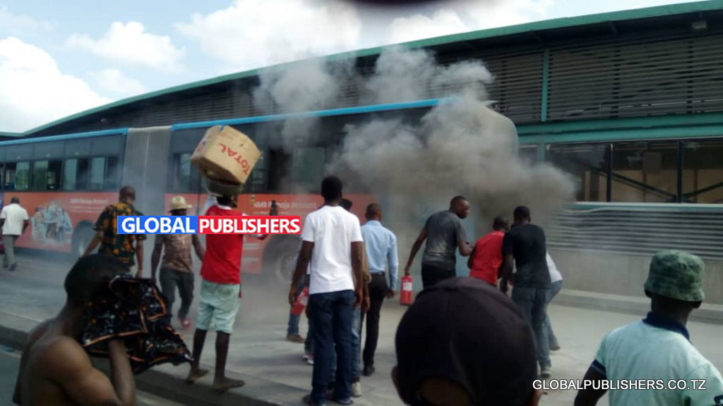 BREAKING: Basi La Mwendo kasi lawaka moto Ubungo (Picha +Video) - Global Publishers