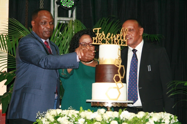 ALIYEKUWA MKURUGENZI MTENDAJI WA (CRDB) DK. KIMEI ALIVYOAGWA RASMI - Global Publishers