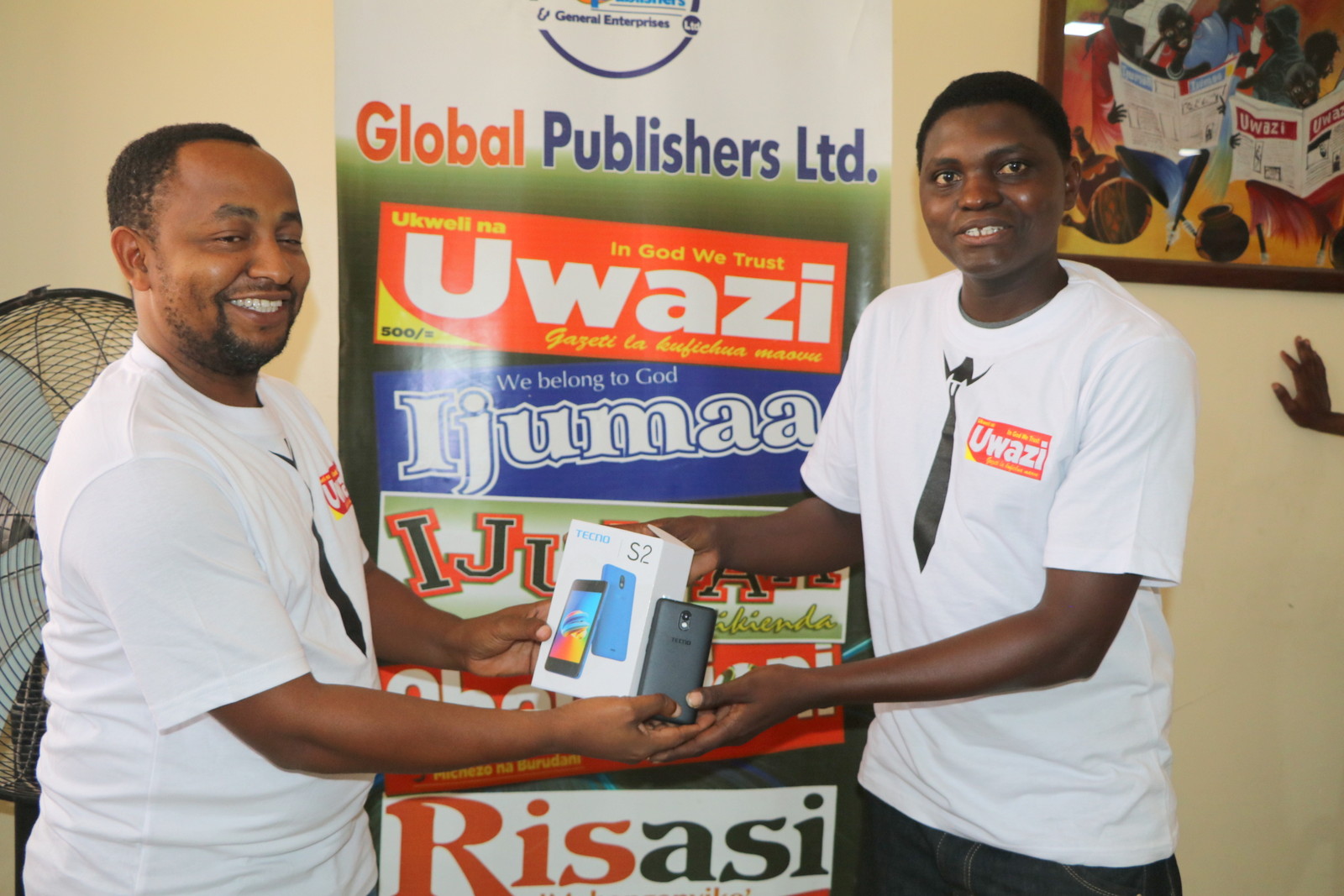 WENZIO WANAJIZOLEA ZAWADI NA UWAZI, WEWE UNANGOJA NINI? - Global Publishers