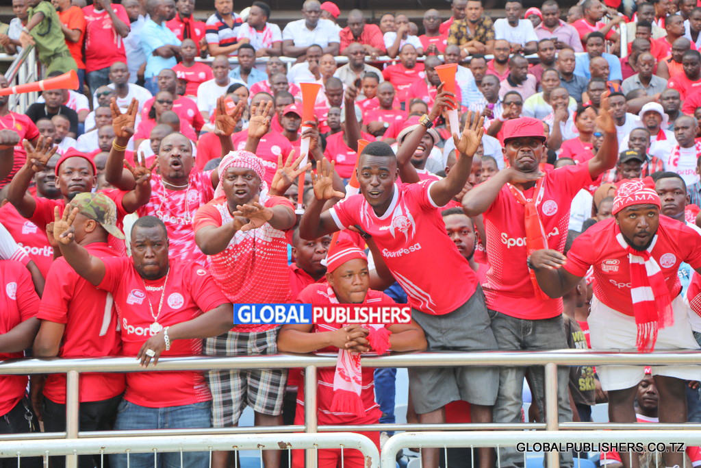 VIDEO: SHANGWE la Mashabiki wa Simba Kabla ya Mechi SIMBA VS AL AHLY - Global Publishers