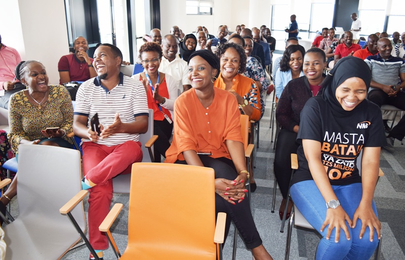 BENKI YA NMB YAWATAJA 6 WANAOKWENDA KULA BATA DUBAI - Global Publishers