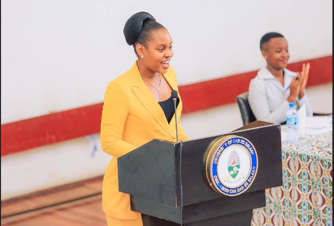 TOFAUTI YA JOKATE MSANII NA DC JOKATE MWEGELO!