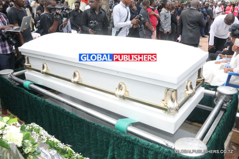 KIBONDE AZIKWA MAKABURI YA KINONDONI LEO (PICHA +VIDEO) - Global Publishers