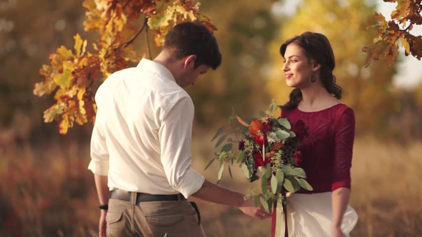 UNAFANYA NINI ZAIDI YA KUMWAMBIA NAKUPENDA? - Global Publishers