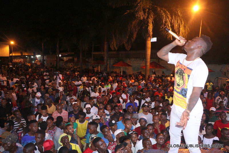 ASLAY ASEPA NA KIJIJI DAR LIVE SIKUKUU YA PASAKA (PICHA +VIDEO) - Global Publishers