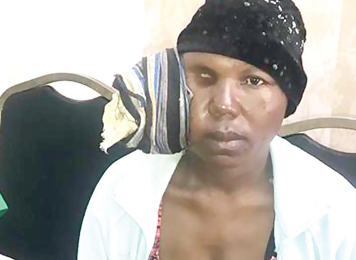 AMA KWELI HUJAFA HUJAUMBIKA…MAMA AOZA HUKU AKITEMBEA - Global Publishers