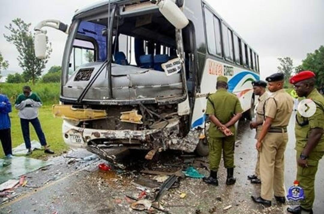 Basi, Hiace Yagongana Babati, Mwanafunzi Afariki - Global Publishers