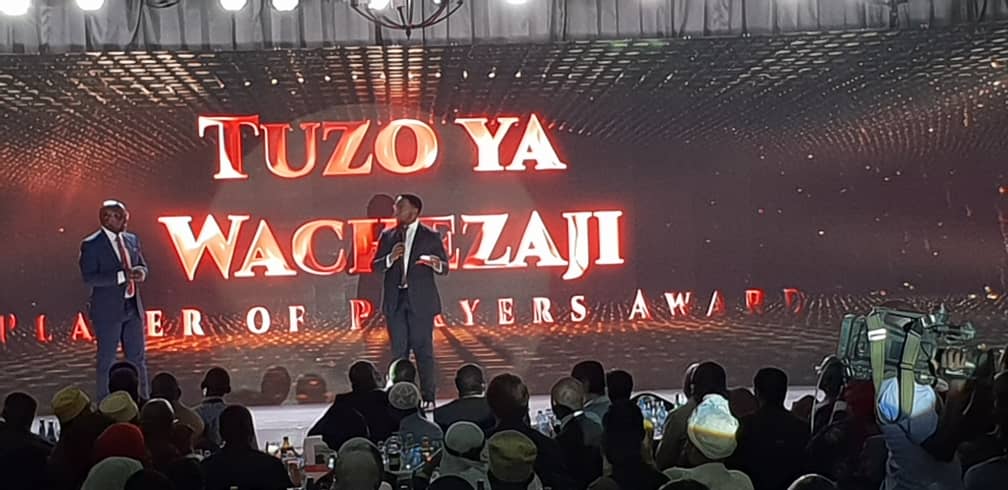Makonda Amwaga Mamilioni Simba, Manula Alamba Mil 10 – Video - Global Publishers