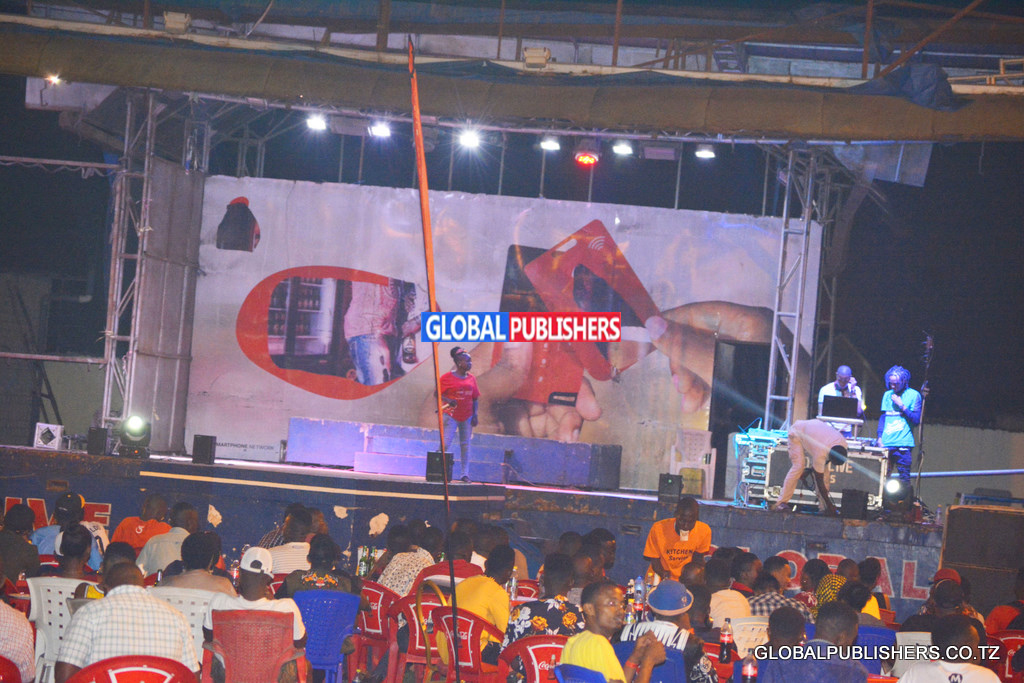 IDD PILI: KINACHOENDELEA DAR LIVE MUDA HUU VANNY DAY - Global Publishers