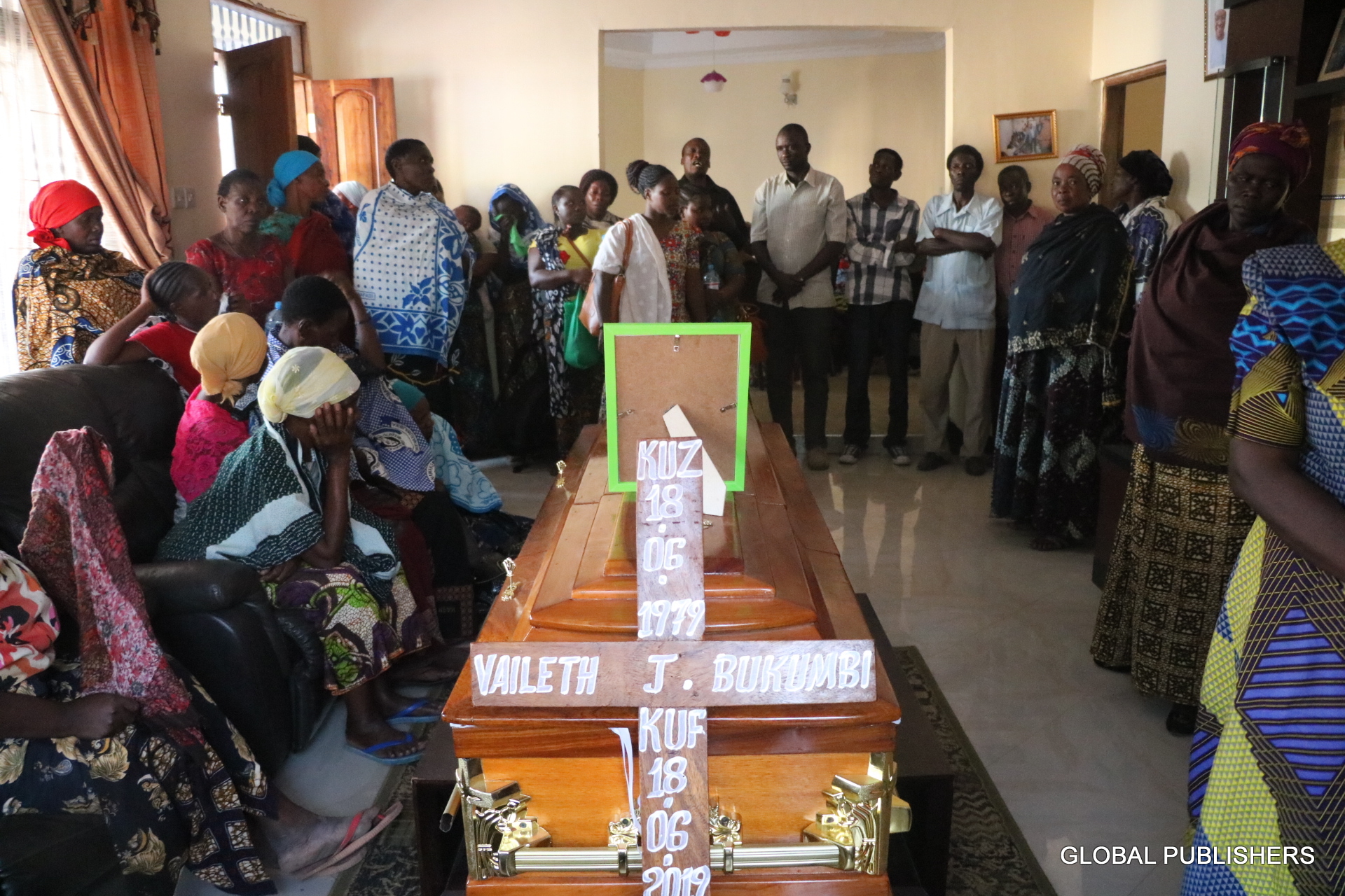 VILIO! Mwili wa Dada wa Shigongo Wawasili Bupandwamhela – (Pichaz + Video) - Global Publishers