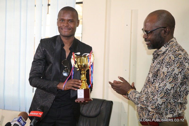 Samatta Aishukuru GlobalKwa Kumpa Tuzo Mbili – Video