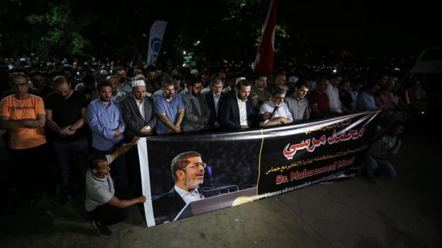 Rais Morsi Azikwa Saa Chache Baada ya Kufariki Dunia - Global Publishers