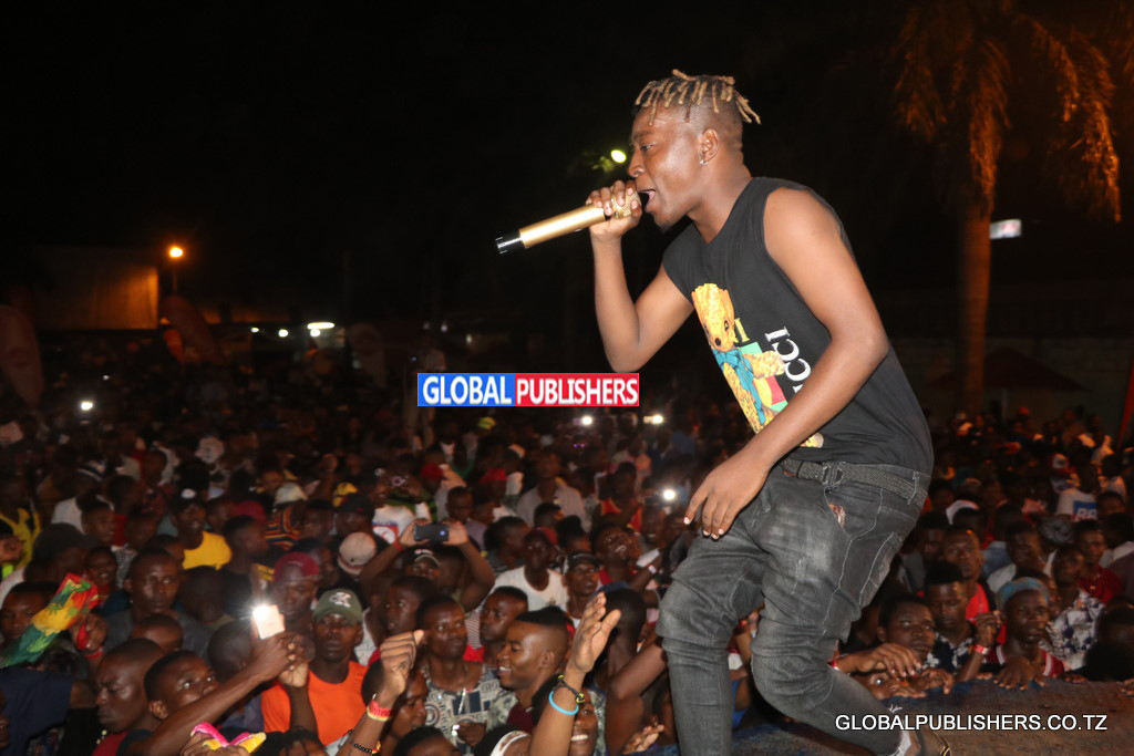 Zee Wa Bwax Afungukia Dullah Makabila Kumuimba Vibaya - Global Publishers