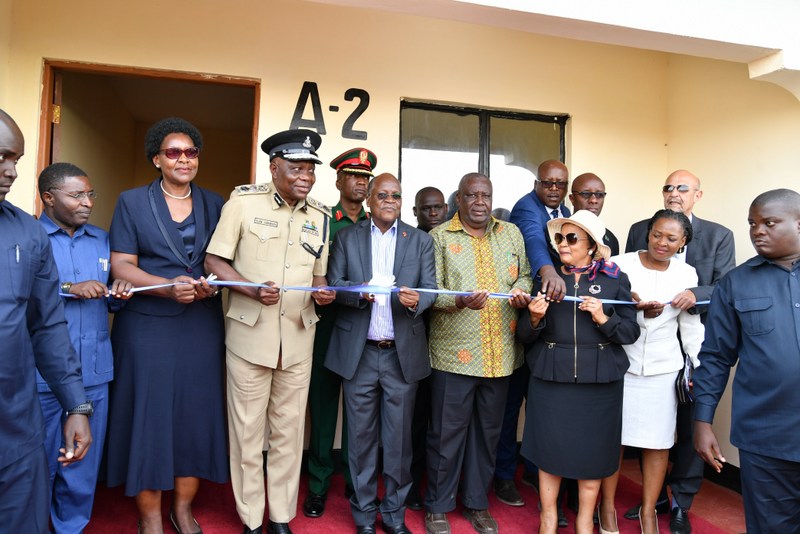 MAGUFULI AZINDUA NYUMBA ZA ASKARI MKOANI GEITA (PICHA +VIDEO) - Global Publishers