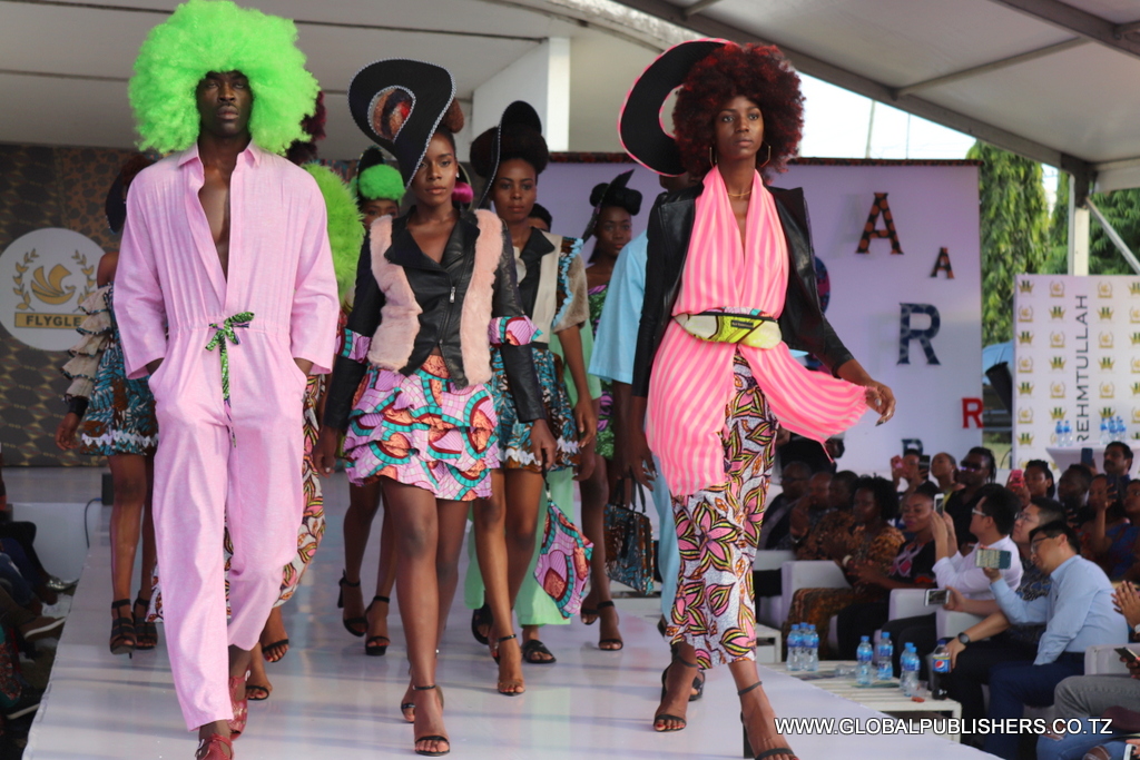 Waziri Shonza Amfagilia Ally Rehmtullah Kwa Vazi La Kitenge - Global Publishers