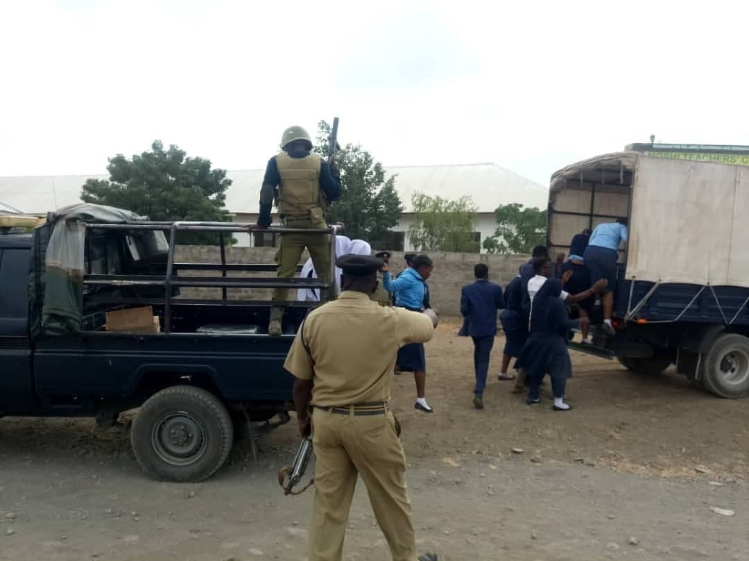 Wanafunzi Chuo cha Ualimu Wajikuta Mikononi mwa Polisi - Global Publishers