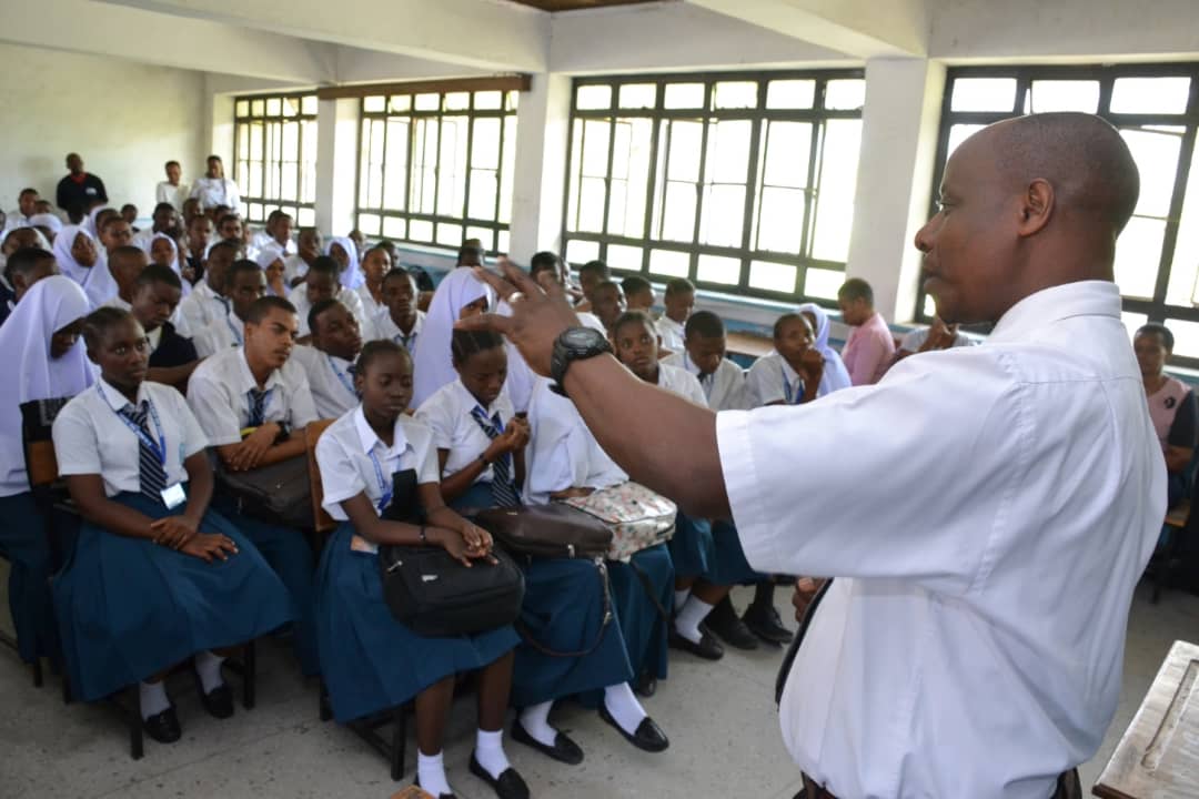Wafanyakazi NBC Watoa Elimu ya Fedha Kwa Wanafunzi Dar - Global Publishers