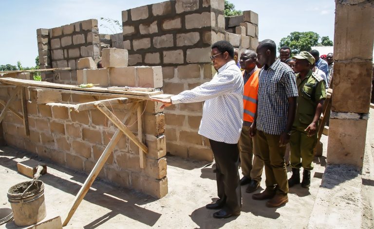 PM Majaliwa Aagiza Ukuta wa Hospitali Ubomolewe - Global Publishers