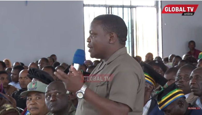 Waziri Mkuu Ambananisha DED – Video - Global Publishers